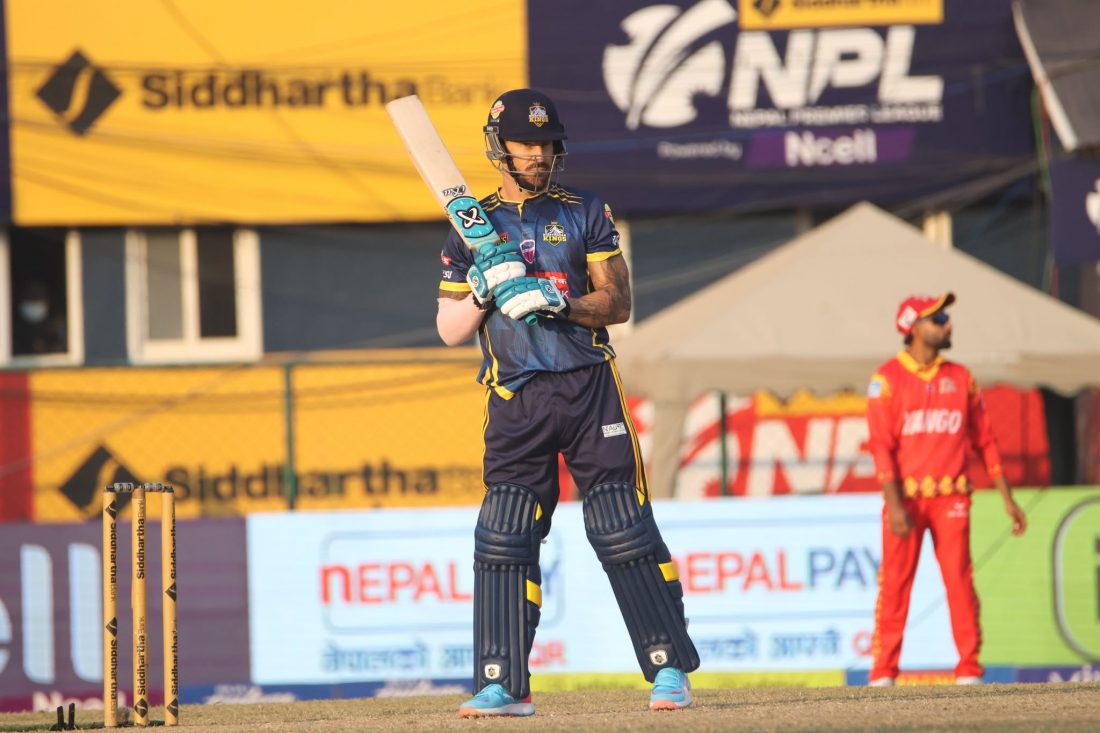 १२ रनमा आउट भए डुप्लेसिस, अभिषेशले लिए विकेट