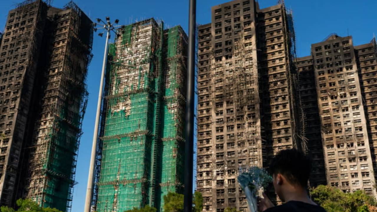 हङकङको आवासीय भवनमा आगलागी: १३ जना पक्राउ