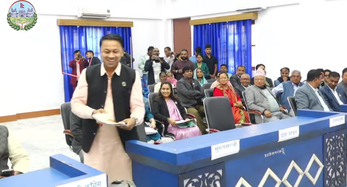 मुख्यमन्त्रीले मागे विश्वासको मत, ७ दलका ७३ सांसद बाहिरिए