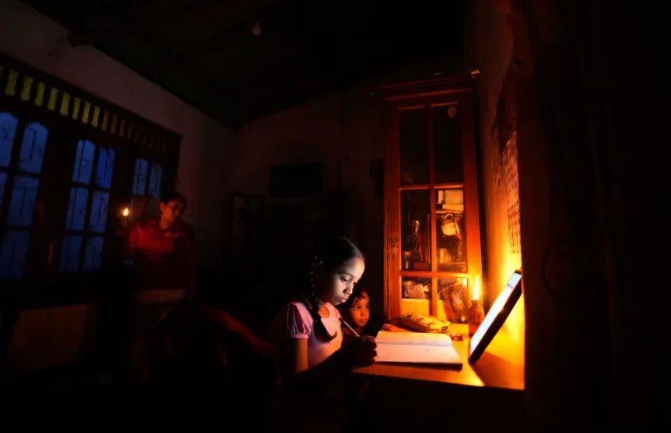 विनाशकारी मौसमी प्रकोपपछि श्रीलङ्कामा ८५ प्रतिशत विद्युत आपूर्ति अवरुद्ध