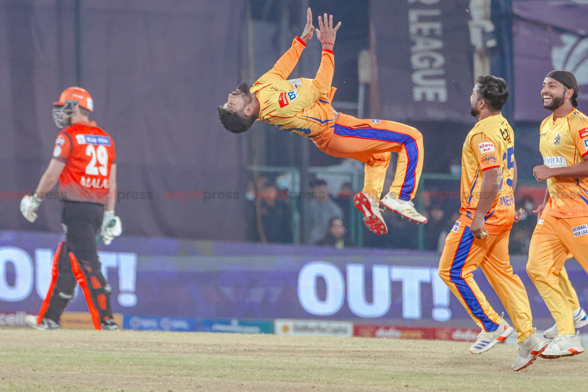 एनपीएल-२ : सुदूरपश्चिमको अपराजित यात्रा कायमै, चितवन ४९ रनले पराजित